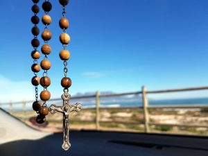 Beadwork inspiruje projektantów mody – biżuteria w wybiegowym stylu