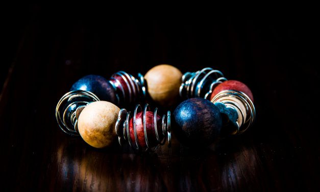 Beadwork z wykorzystaniem naturalnych materiałów – biżuteria z duszą