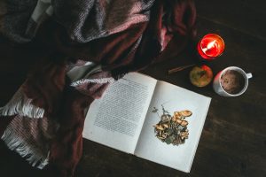 Emocje i tajemnice – „Imię wiatru” Patricka Rothfussa oraz „Horyzont umysłu”Thomsa Arnolda na Matfel.pl