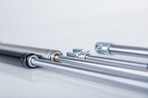 Uszczelnienia hydrauliczne: jak dobrać typ do warunków pracy siłowników i uniknąć wycieków